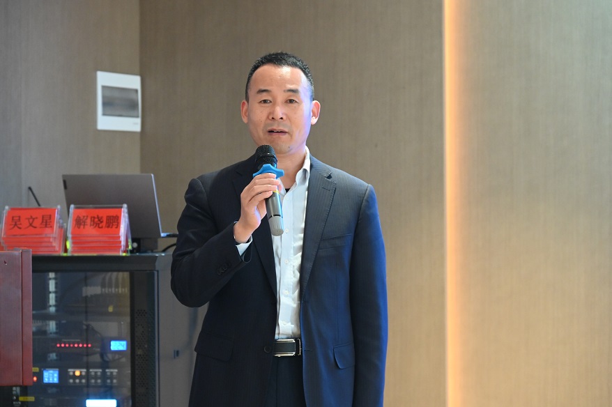 晉江市自來水公司常務(wù)副總經(jīng)理、總工程師解曉鵬分享《晉江經(jīng)驗》.JPG